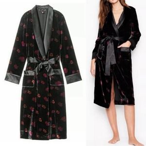 NWT Victoria's Secret Velvet and Satin Floral Luxurious Robe size Small